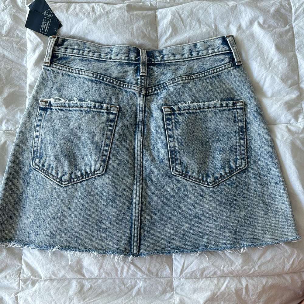 Abercrombie & Fitch Light Acid-Wash Denim Mini Skirt - Picture 5 of 6